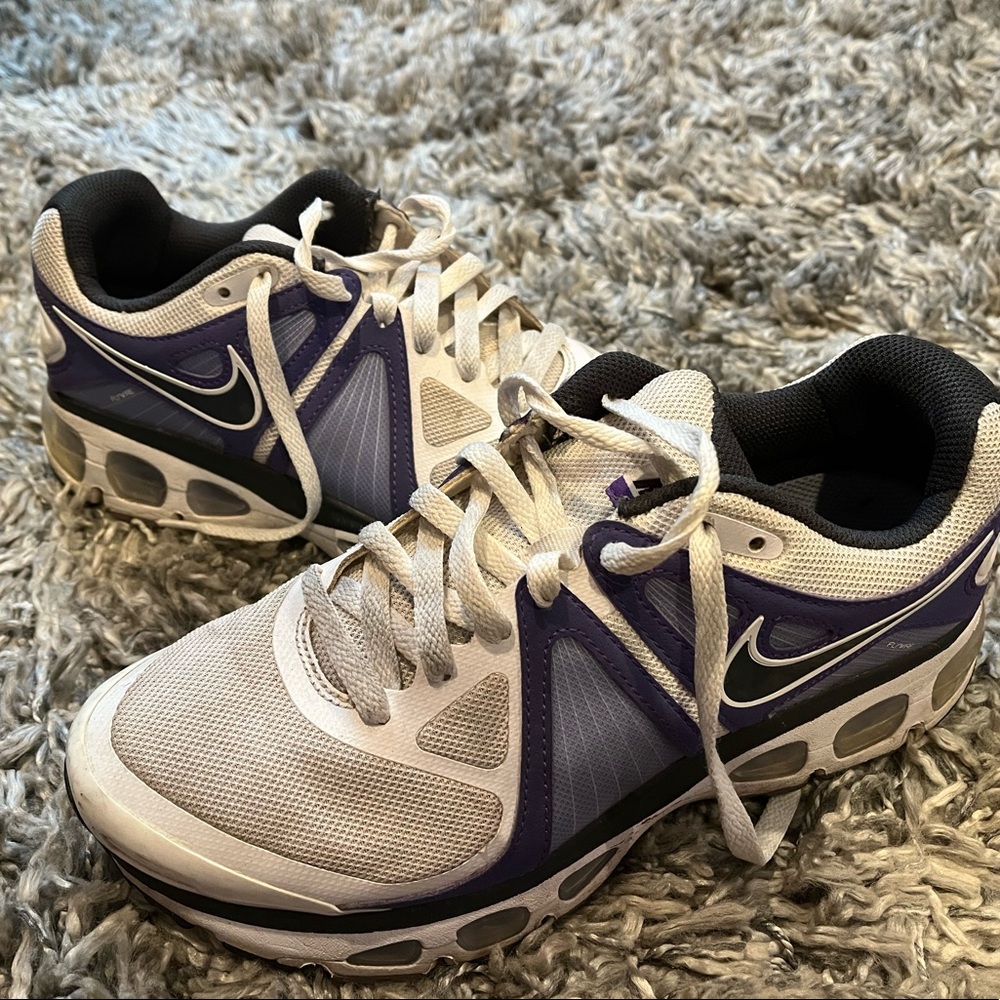 Womens air max8.5